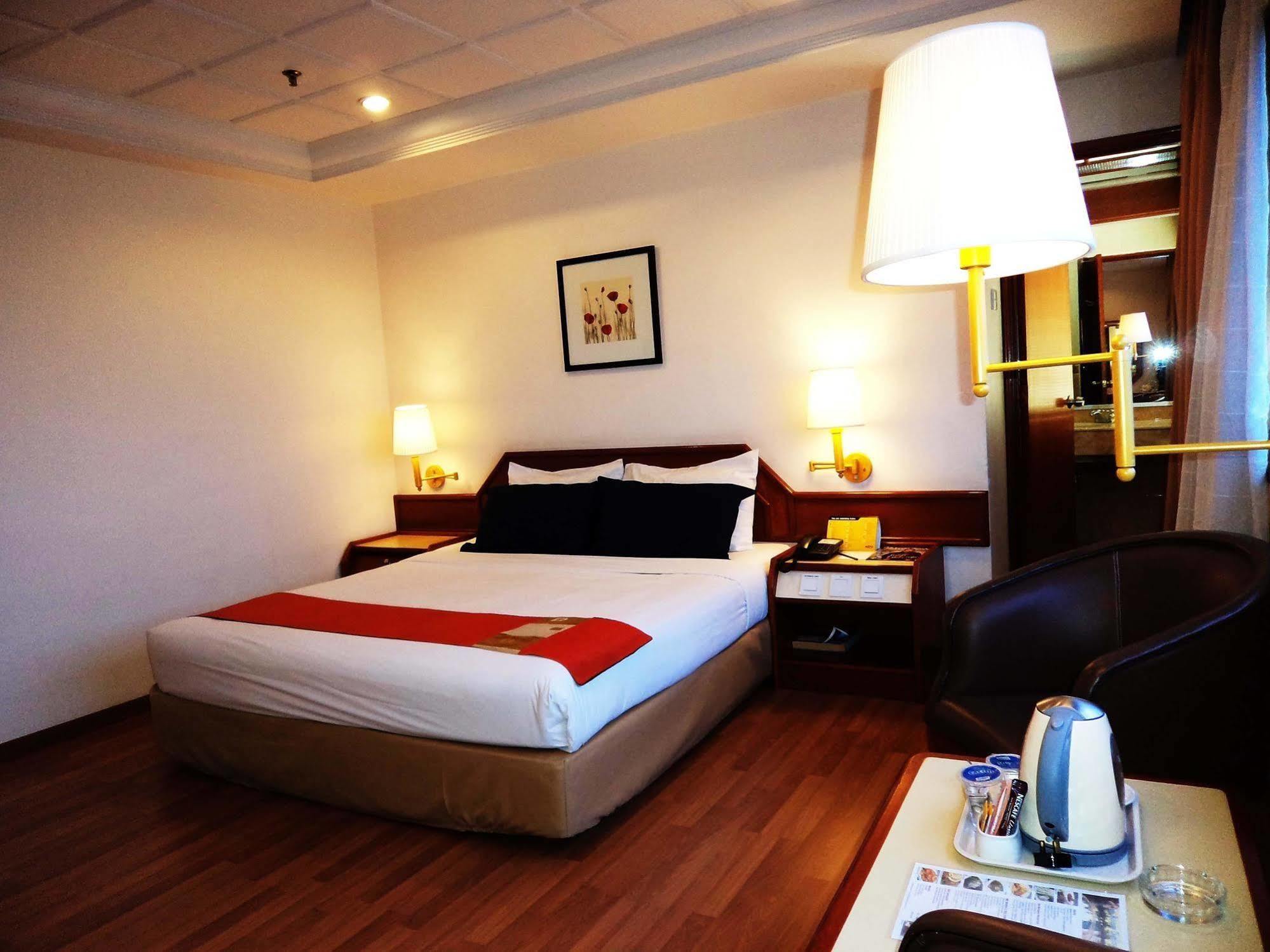The Emperor Hotel Малакка Экстерьер фото