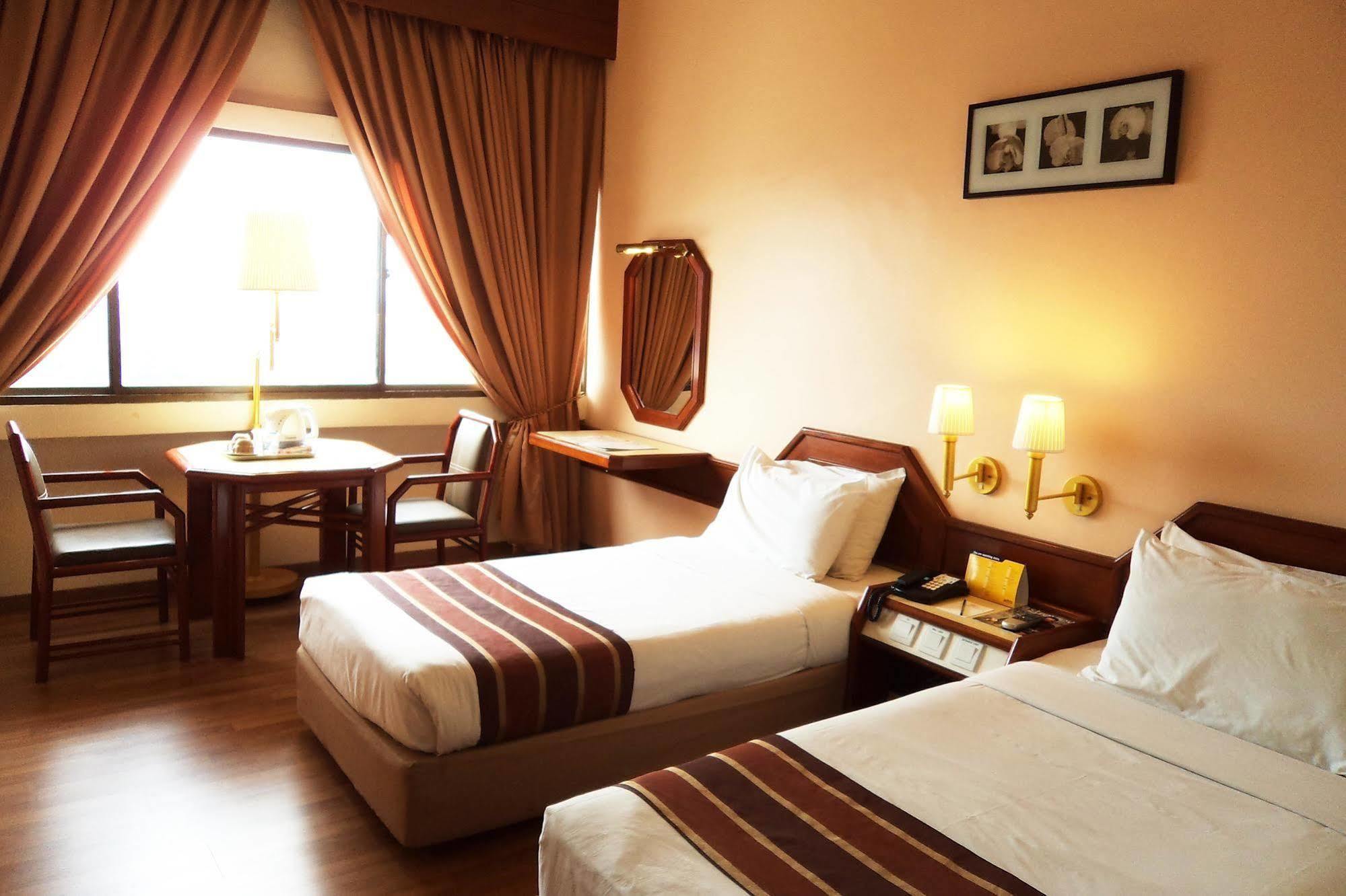 The Emperor Hotel Малакка Экстерьер фото